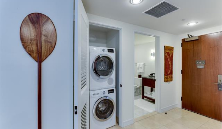 223 Saratoga Road,Honolulu,Hawaii,96815,1 Bedroom Bedrooms,2 BathroomsBathrooms,Condo/Townhouse,Saratoga,30,18364197
