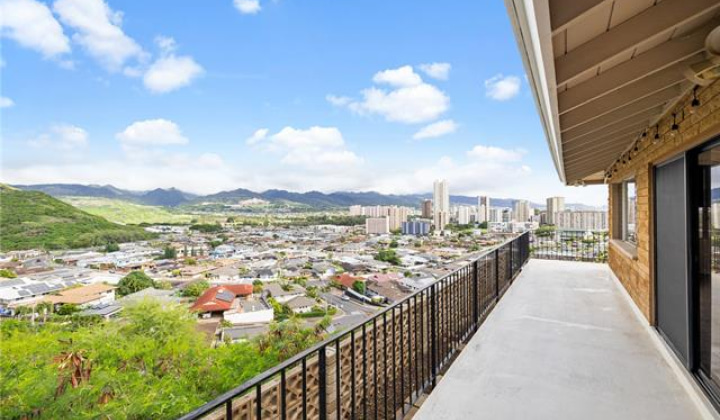 941 Aliamanu Place,Honolulu,Hawaii,96818,4 ベッドルーム ベッドルーム,4 バスルームバスルーム,一戸建て,Aliamanu,18364754