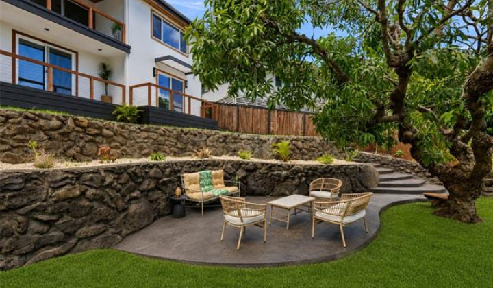 852 Kainoa Place,Honolulu,Hawaii,96821,5 ベッドルーム ベッドルーム,4 バスルームバスルーム,一戸建て,Kainoa,19518300