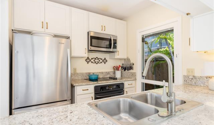 811 Maluniu Avenue,Kailua,Hawaii,96734,2 ベッドルーム ベッドルーム,1 バスルームバスルーム,一戸建て,Maluniu,19520317