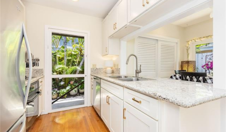 811 Maluniu Avenue,Kailua,Hawaii,96734,2 ベッドルーム ベッドルーム,1 バスルームバスルーム,一戸建て,Maluniu,19520317