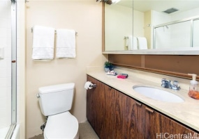 1650 Kanunu Street,Honolulu,Hawaii,96814,1 BathroomBathrooms,Condo/Townhouse,Kanunu,6,17926617