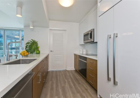 629 Keeaumoku Street,Honolulu,Hawaii,96814,3 Bedrooms Bedrooms,2 BathroomsBathrooms,Condo/Townhouse,Keeaumoku,12,18369404