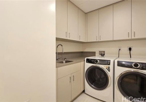 1100 Ala Moana Boulevard,Honolulu,Hawaii,96814,2 Bedrooms Bedrooms,2 BathroomsBathrooms,Condo/Townhouse,Ala Moana,6,18370608