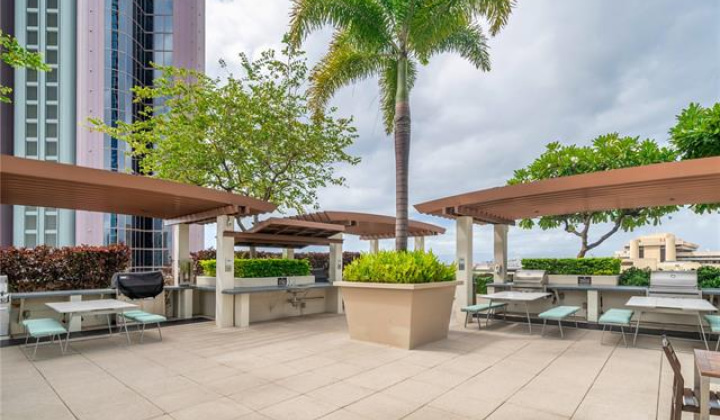 555 South Street,Honolulu,Hawaii,96813,2 Bedrooms Bedrooms,2 BathroomsBathrooms,Condo/Townhouse,South,40,18370686