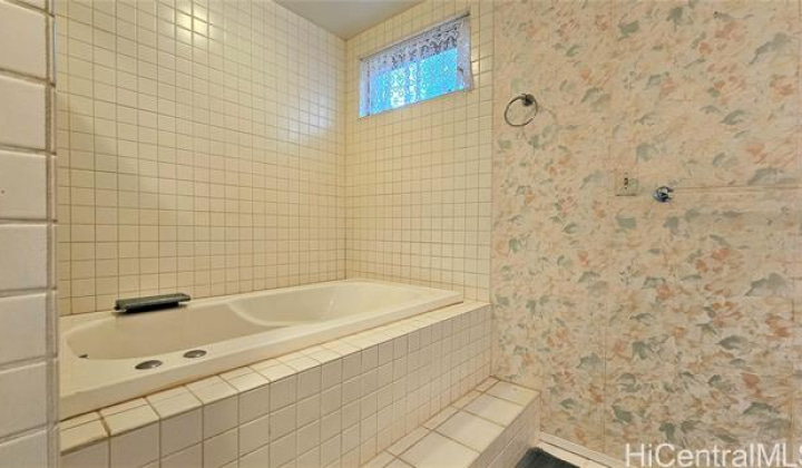 104 Waialeale Street,Honolulu,Hawaii,96825,3 Bedrooms Bedrooms,2 BathroomsBathrooms,Single family,Waialeale,18371243