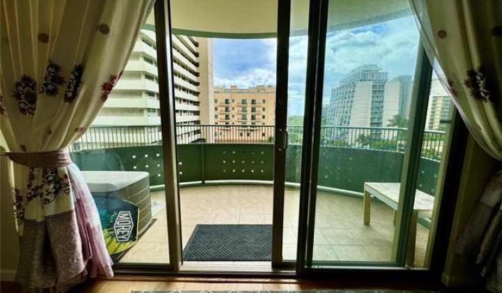 421 Olohana Street,Honolulu,Hawaii,96815,2 ベッドルーム ベッドルーム,2 バスルームバスルーム,コンド / タウンハウス,Olohana,6,18373694