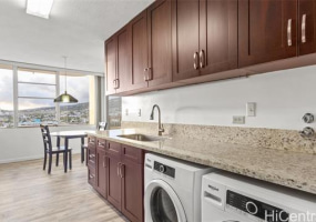 2825 King Street,Honolulu,Hawaii,96826,2 ベッドルーム ベッドルーム,2 バスルームバスルーム,コンド / タウンハウス,King,16,18374005