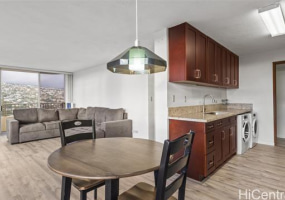 2825 King Street,Honolulu,Hawaii,96826,2 ベッドルーム ベッドルーム,2 バスルームバスルーム,コンド / タウンハウス,King,16,18374005