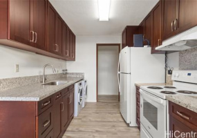 2825 King Street,Honolulu,Hawaii,96826,2 ベッドルーム ベッドルーム,2 バスルームバスルーム,コンド / タウンハウス,King,16,18374005