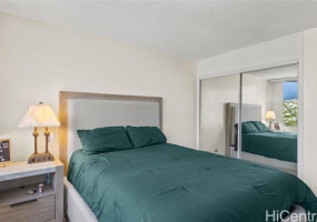 2825 King Street,Honolulu,Hawaii,96826,2 ベッドルーム ベッドルーム,2 バスルームバスルーム,コンド / タウンハウス,King,16,18374005