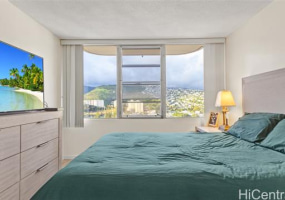 2825 King Street,Honolulu,Hawaii,96826,2 ベッドルーム ベッドルーム,2 バスルームバスルーム,コンド / タウンハウス,King,16,18374005