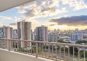 2825 King Street,Honolulu,Hawaii,96826,2 ベッドルーム ベッドルーム,2 バスルームバスルーム,コンド / タウンハウス,King,16,18374005