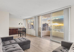 2825 King Street,Honolulu,Hawaii,96826,2 ベッドルーム ベッドルーム,2 バスルームバスルーム,コンド / タウンハウス,King,16,18374005
