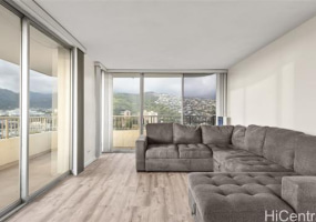 2825 King Street,Honolulu,Hawaii,96826,2 ベッドルーム ベッドルーム,2 バスルームバスルーム,コンド / タウンハウス,King,16,18374005