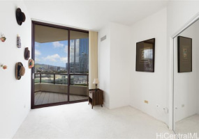 725 Kapiolani Boulevard,Honolulu,Hawaii,96813,3 ベッドルーム ベッドルーム,2 バスルームバスルーム,コンド / タウンハウス,Kapiolani,12,18820229