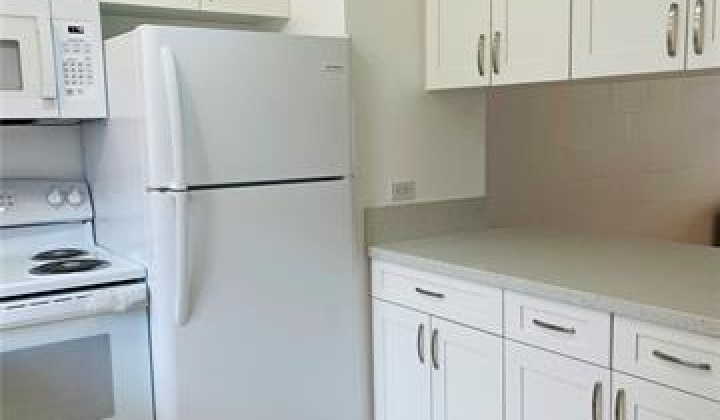 1323 Makiki Street,Honolulu,Hawaii,96814,1 Bedroom Bedrooms,1 BathroomBathrooms,Condo/Townhouse,Makiki,1,18374616