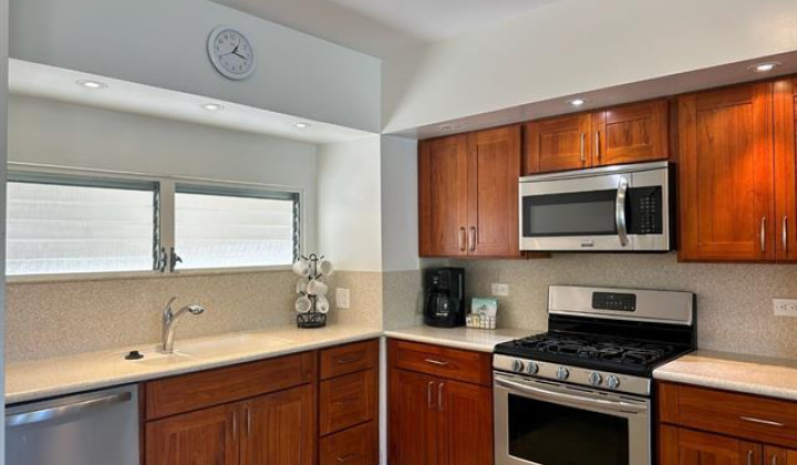 2161 Kalia Road,Honolulu,Hawaii,96815,1 Bedroom Bedrooms,1 BathroomBathrooms,Condo/Townhouse,Kalia,4,18376386
