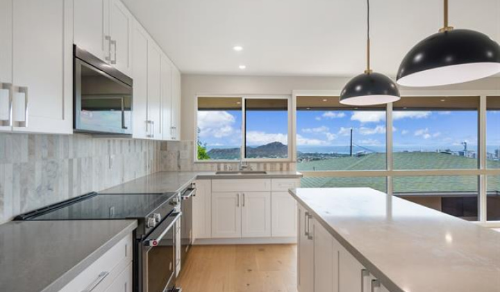 2012 Iwi Way,Honolulu,Hawaii,96816,4 ベッドルーム ベッドルーム,4 バスルームバスルーム,一戸建て,Iwi,18826268