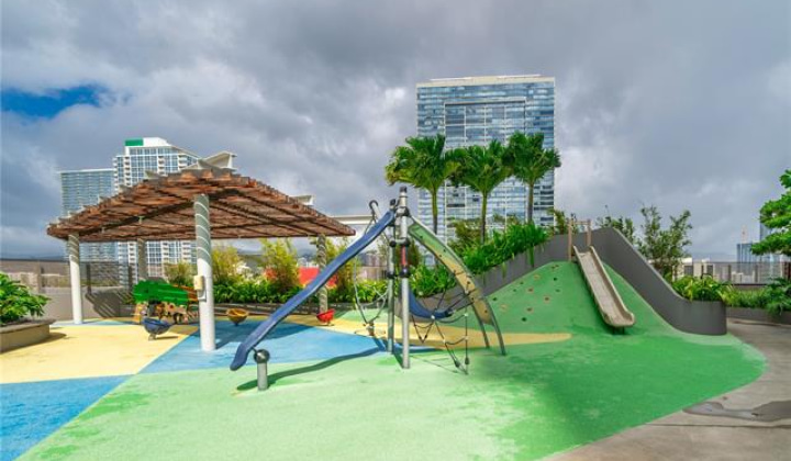 1001 Queen Street,Honolulu,Hawaii,96814,2 Bedrooms Bedrooms,2 BathroomsBathrooms,Condo/Townhouse,Queen,9,18380528