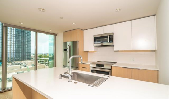 1001 Queen Street,Honolulu,Hawaii,96814,2 Bedrooms Bedrooms,2 BathroomsBathrooms,Condo/Townhouse,Queen,9,18380528