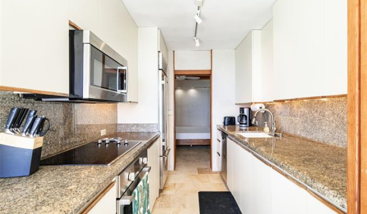 2801 Coconut Avenue,Honolulu,Hawaii,96815,2 Bedrooms Bedrooms,2 BathroomsBathrooms,Condo/Townhouse,Coconut,1,18382245