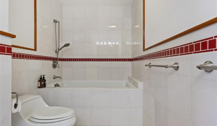 1735 Laukahi Street,Honolulu,Hawaii,96821,4 Bedrooms Bedrooms,3 BathroomsBathrooms,Single family,Laukahi,18382343