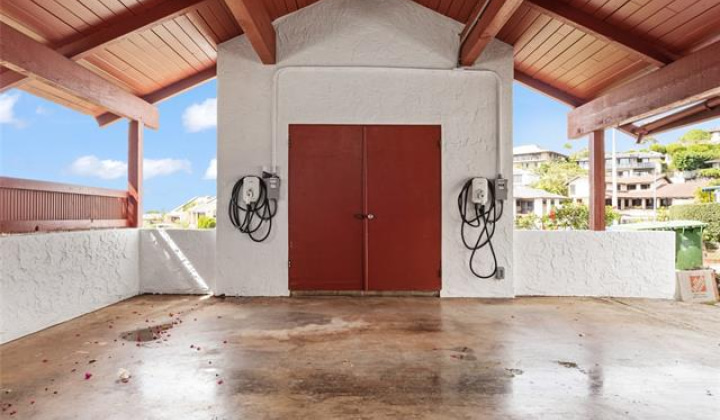 1735 Laukahi Street,Honolulu,Hawaii,96821,4 Bedrooms Bedrooms,3 BathroomsBathrooms,Single family,Laukahi,18382343