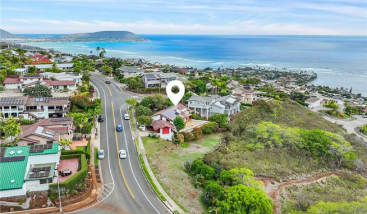 1735 Laukahi Street,Honolulu,Hawaii,96821,4 Bedrooms Bedrooms,3 BathroomsBathrooms,Single family,Laukahi,18382343