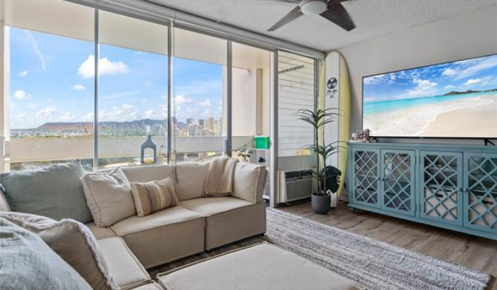 555 大学 Avenue,Honolulu,Hawaii,96826,1 ベッドルーム ベッドルーム,1 バスルームバスルーム,コンド / タウンハウス,University,9,18382347