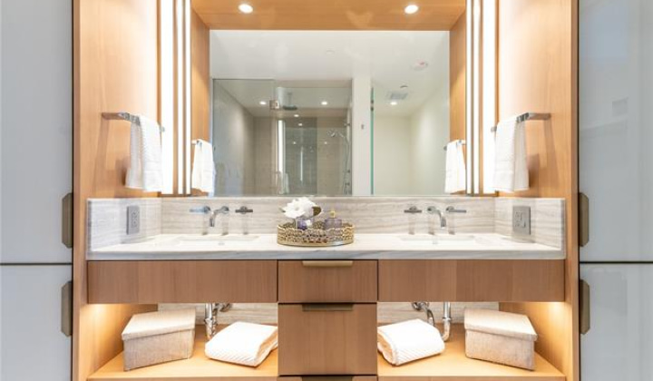 1100 Ala Moana Boulevard,Honolulu,Hawaii,96814,2 Bedrooms Bedrooms,2 BathroomsBathrooms,Condo/Townhouse,Ala Moana,13,18385560