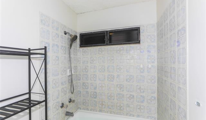 1472 Ala Naupaka Street,Honolulu,Hawaii,96818,3 Bedrooms Bedrooms,2 BathroomsBathrooms,Single family,Ala Naupaka,18387746