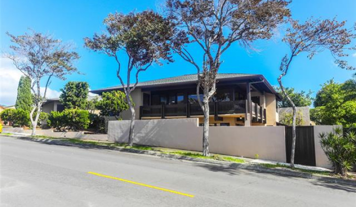 1472 Ala Naupaka Street,Honolulu,Hawaii,96818,3 Bedrooms Bedrooms,2 BathroomsBathrooms,Single family,Ala Naupaka,18387746