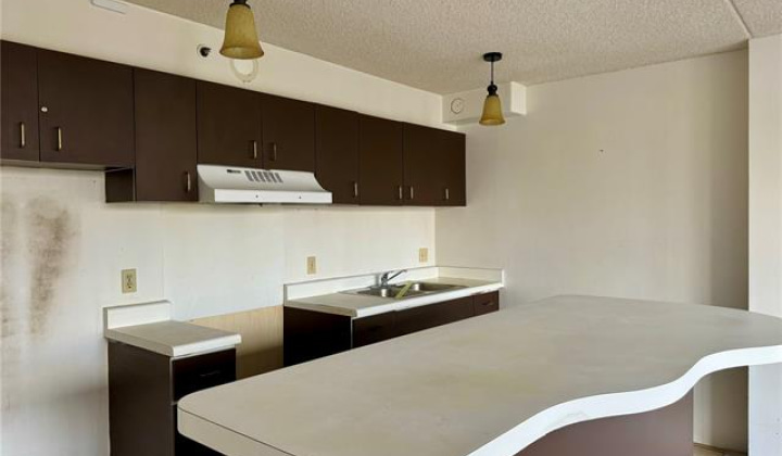 201 Ohua Avenue,Honolulu,Hawaii,96815,1 Bedroom Bedrooms,1 BathroomBathrooms,Condo/Townhouse,Ohua,10,18388504