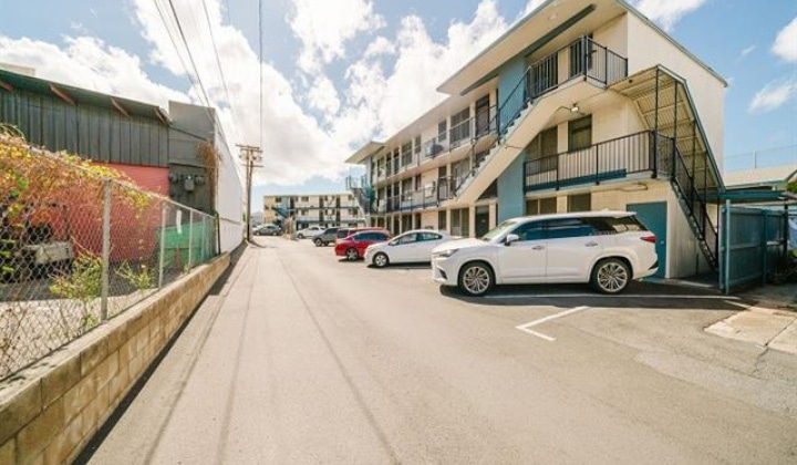 715 Umi Street,Honolulu,Hawaii,96819,1 Bedroom Bedrooms,1 BathroomBathrooms,Condo/Townhouse,Umi,3,18388868