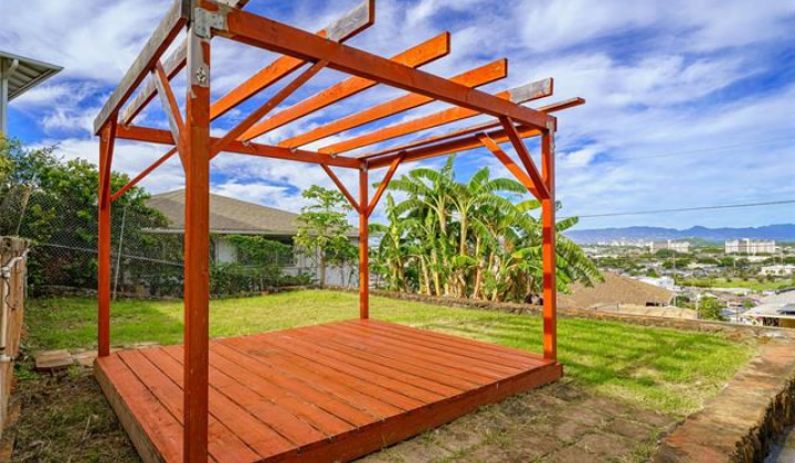 1747 Skyline Drive,Honolulu,Hawaii,96817,6 Bedrooms Bedrooms,3 BathroomsBathrooms,Single family,Skyline,18388933