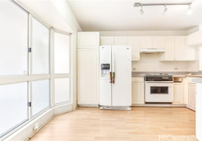 1090 Ala Napunani Street,Honolulu,Hawaii,96818,2 Bedrooms Bedrooms,2 BathroomsBathrooms,Condo/Townhouse,Ala Napunani,1,18389194