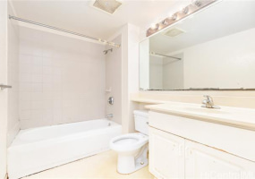 1090 Ala Napunani Street,Honolulu,Hawaii,96818,2 Bedrooms Bedrooms,2 BathroomsBathrooms,Condo/Townhouse,Ala Napunani,1,18389194