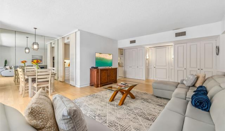 4999 Kahala Avenue,Honolulu,Hawaii,96816,2 Bedrooms Bedrooms,2 BathroomsBathrooms,Condo/Townhouse,Kahala,2,18390208