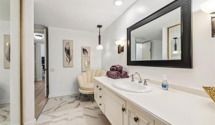4999 Kahala Avenue,Honolulu,Hawaii,96816,2 Bedrooms Bedrooms,2 BathroomsBathrooms,Condo/Townhouse,Kahala,2,18390208