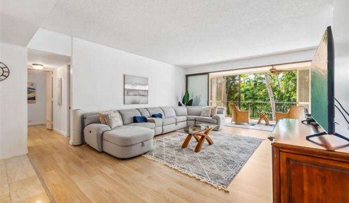 4999 Kahala Avenue,Honolulu,Hawaii,96816,2 Bedrooms Bedrooms,2 BathroomsBathrooms,Condo/Townhouse,Kahala,2,18390208