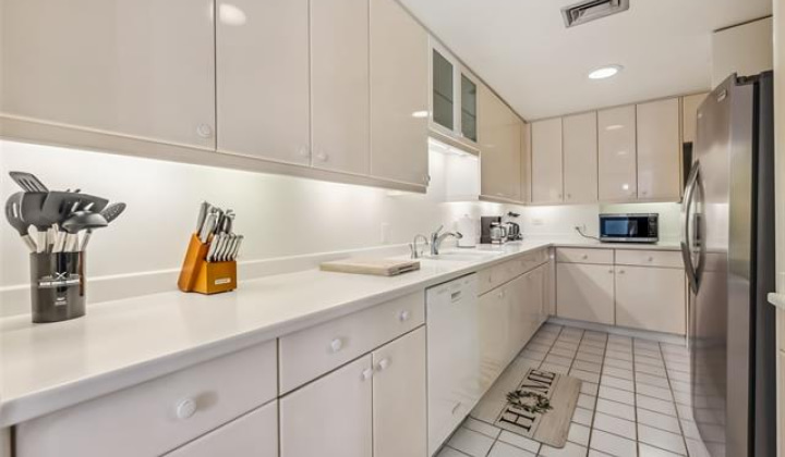 4999 Kahala Avenue,Honolulu,Hawaii,96816,2 Bedrooms Bedrooms,2 BathroomsBathrooms,Condo/Townhouse,Kahala,2,18390208