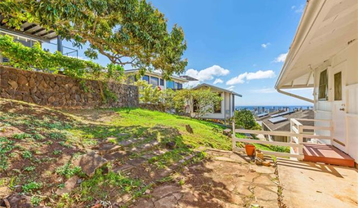1571 Alencastre Street,Honolulu,Hawaii,96816,3 Bedrooms Bedrooms,1 BathroomBathrooms,Single family,Alencastre,18390210