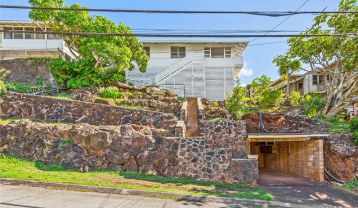 1571 Alencastre Street,Honolulu,Hawaii,96816,3 Bedrooms Bedrooms,1 BathroomBathrooms,Single family,Alencastre,18390210