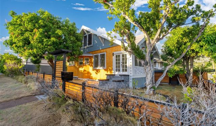 3758 Harding Avenue,Honolulu,Hawaii,96816,4 Bedrooms Bedrooms,3 BathroomsBathrooms,Single family,Harding,18390796