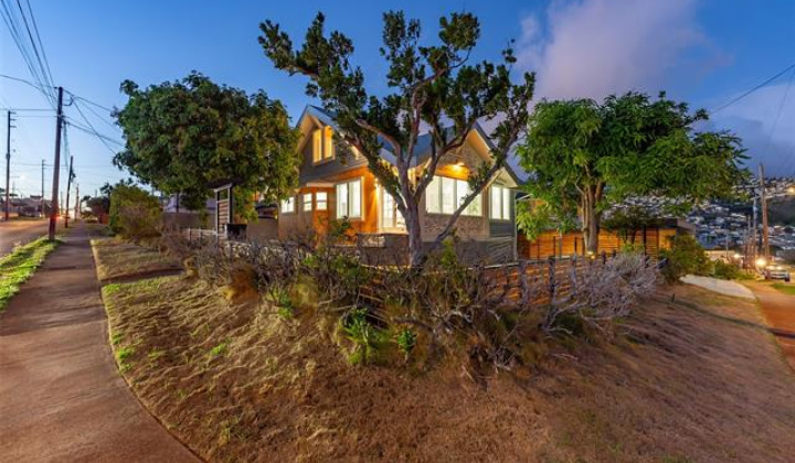 3758 Harding Avenue,Honolulu,Hawaii,96816,4 Bedrooms Bedrooms,3 BathroomsBathrooms,Single family,Harding,18390796