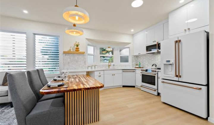 3758 Harding Avenue,Honolulu,Hawaii,96816,4 Bedrooms Bedrooms,3 BathroomsBathrooms,Single family,Harding,18390796