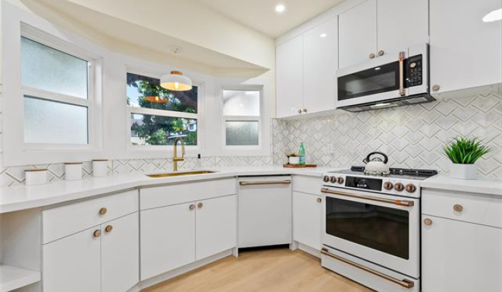 3758 Harding Avenue,Honolulu,Hawaii,96816,4 Bedrooms Bedrooms,3 BathroomsBathrooms,Single family,Harding,18390796