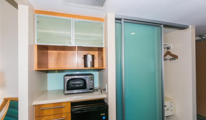 410 Atkinson Drive,Honolulu,Hawaii,96814,1 Bedroom Bedrooms,1 BathroomBathrooms,Condo/Townhouse,Atkinson,8,18391462