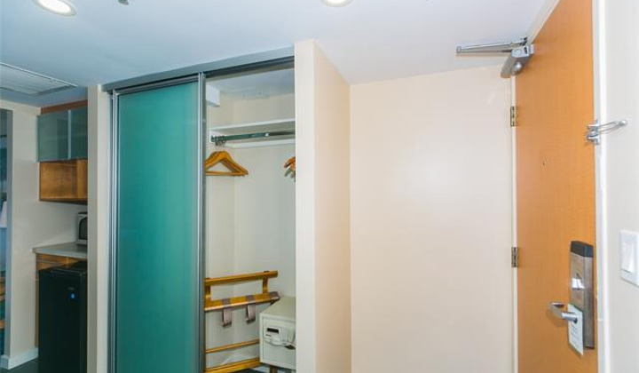 410 Atkinson Drive,Honolulu,Hawaii,96814,1 Bedroom Bedrooms,1 BathroomBathrooms,Condo/Townhouse,Atkinson,8,18391462